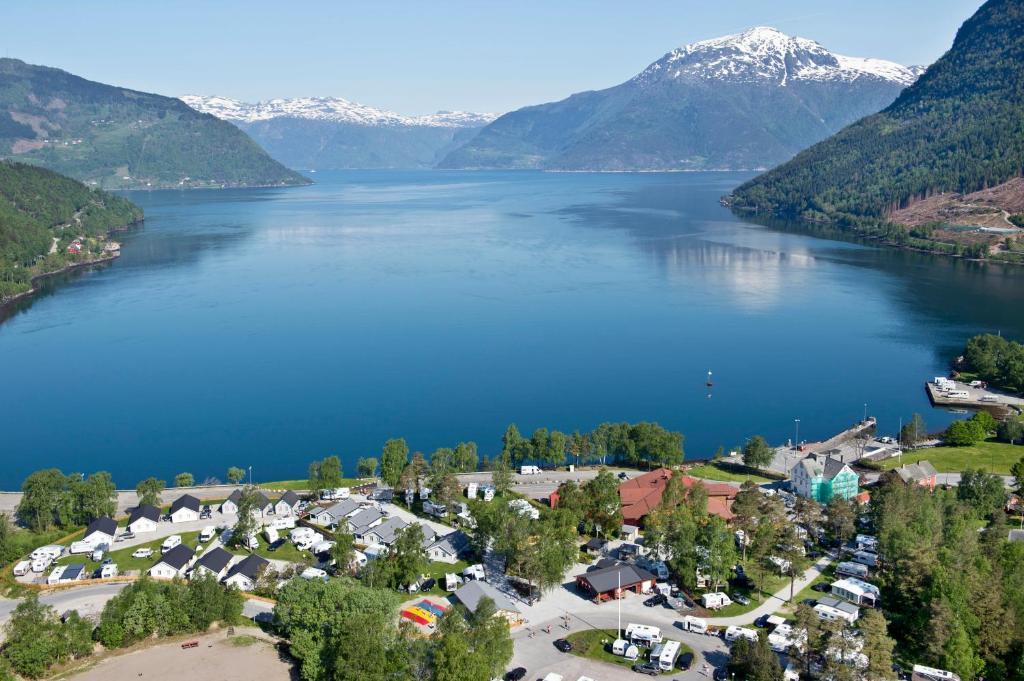 Kinsarvik Camping Hotel Exterior photo