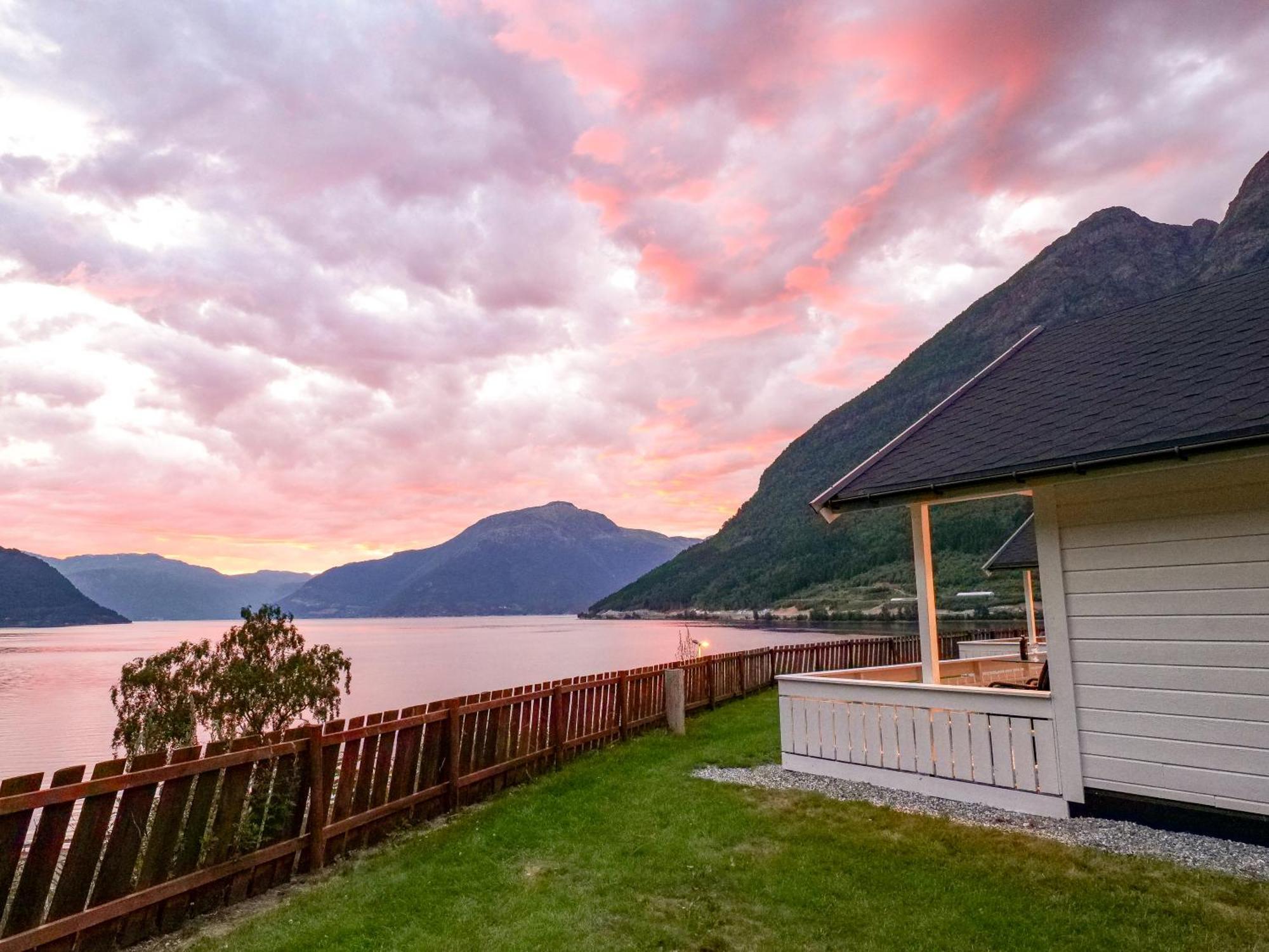 Kinsarvik Camping Hotel Exterior photo