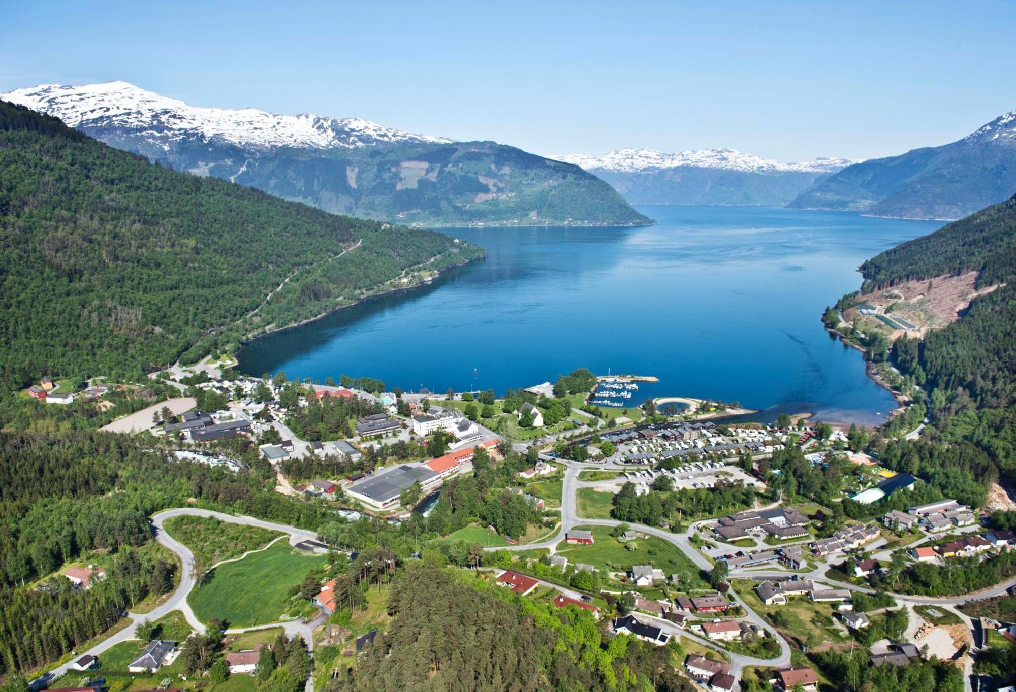 Kinsarvik Camping Hotel Exterior photo