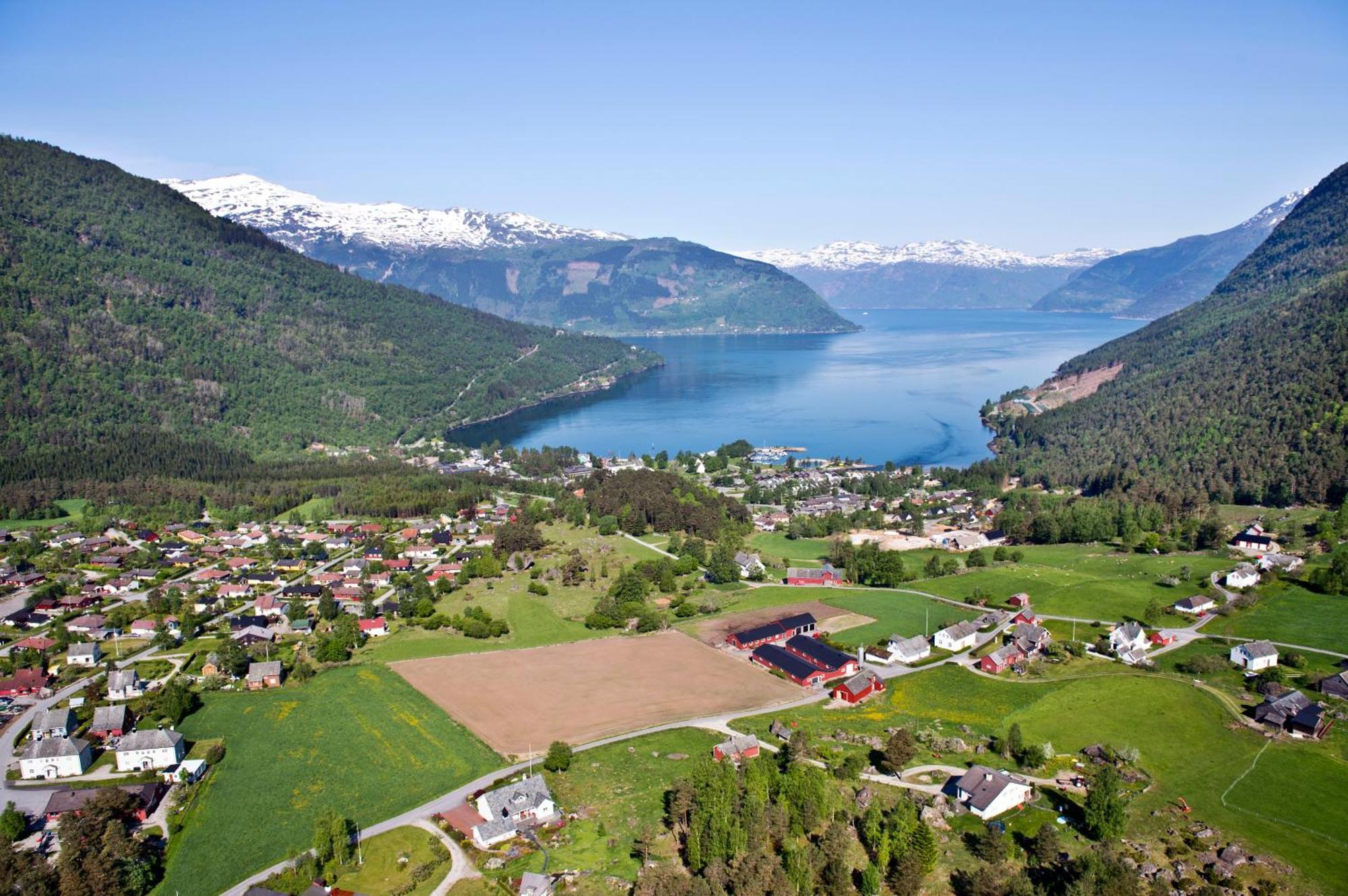 Kinsarvik Camping Hotel Exterior photo